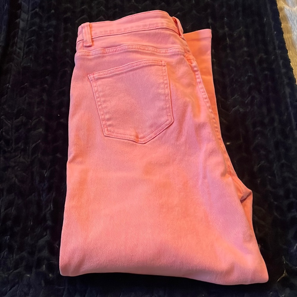 Pink Lily cropped pants.